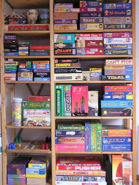 Spieleschrank